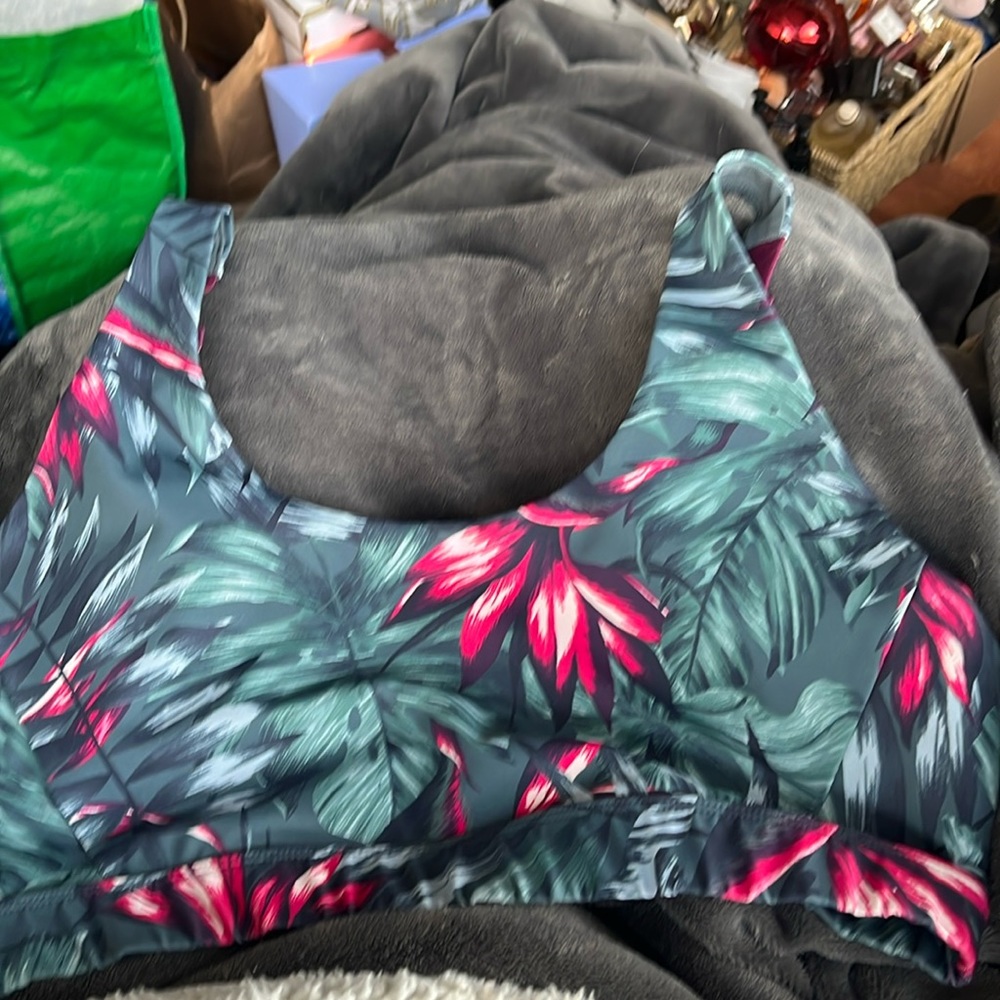 LOLE Fiji Rainforest Burst tropical print sports bra Size L